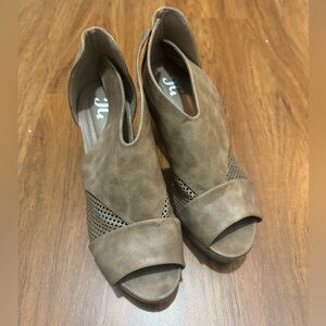 Tan Platform sandals